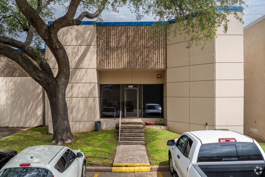 More Photos Of 3912-3922 Dunvale Rd, Houston Unknown For Lease