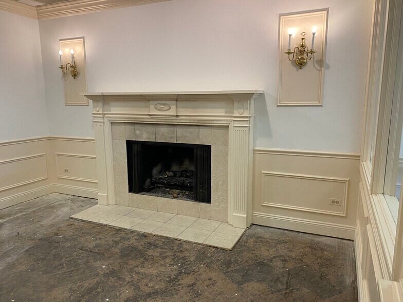 More Photos Of 620 E Main St, St Charles Medical For Lease