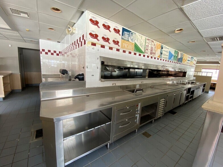 More Photos Of 1280 E Pershing Rd, Decatur Restaurant For Sale