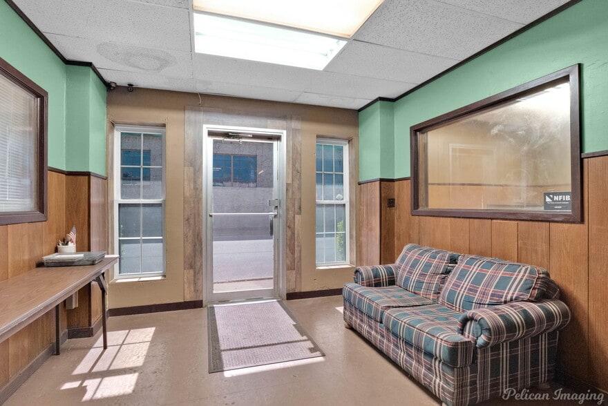 More Photos Of 250 Montgomery St, Shreveport Warehouse For Sale