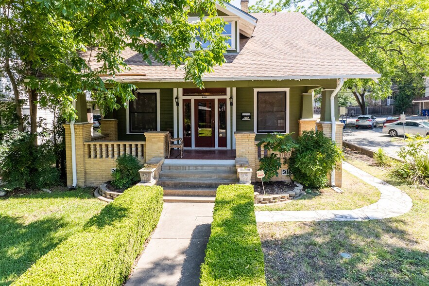 More Photos Of 806 W 11th St, Austin Office Residential For Lease