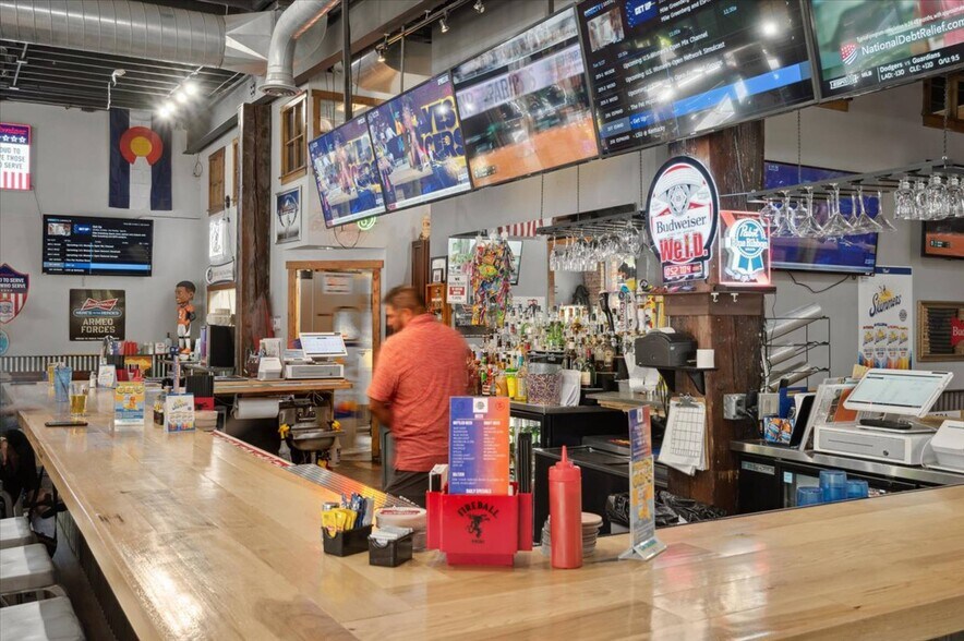More Photos Of 430 N 1st St, Montrose General Retail For Sale