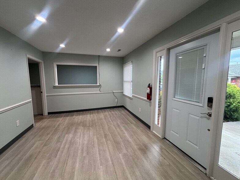 More Photos Of 4712 Country Club Rd, Winston-Salem Medical For Sale