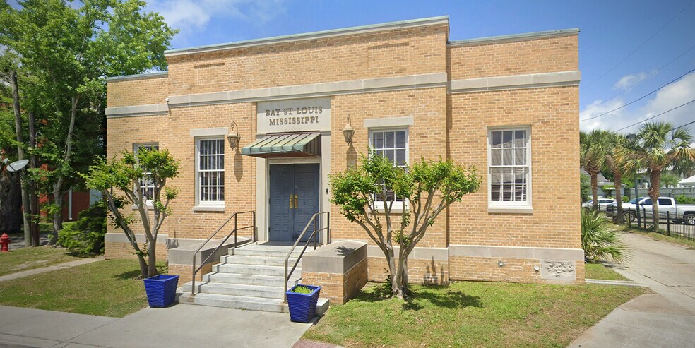 More Photos Of 137 Main St, Bay Saint Louis General Retail For Sale