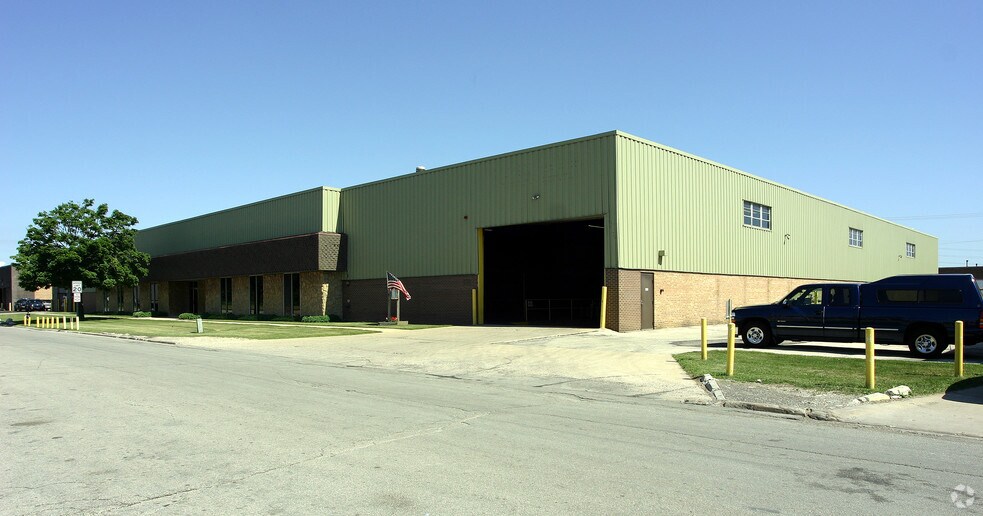 More Photos Of 11058 Addison St, Franklin Park Warehouse For Lease