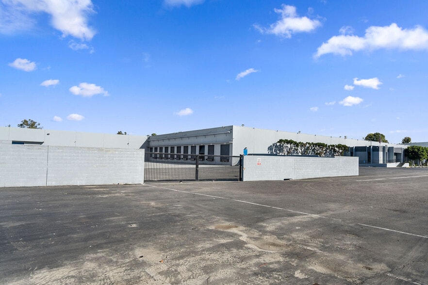 More Photos Of 5701 Fresca Dr, La Palma Warehouse For Lease
