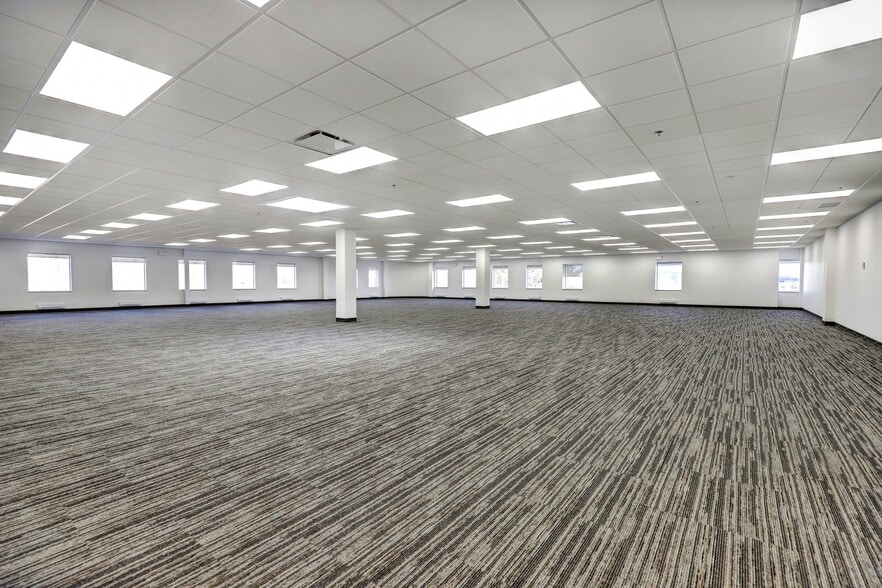 More Photos Of 320 Matheson Blvd W, Mississauga Office For Sale
