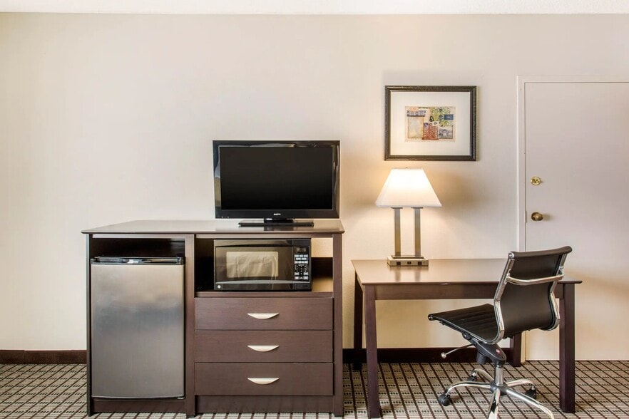 More Photos Of 245 E Wendover Blvd, Wendover Hotel For Sale