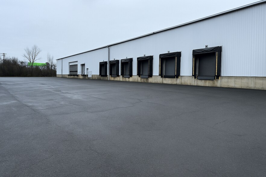 More Photos Of 7000 Old Landover Rd, Landover Warehouse For Lease