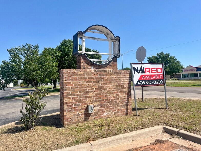 More Photos Of 2601 S Broadway Ext, Edmond Restaurant For Lease