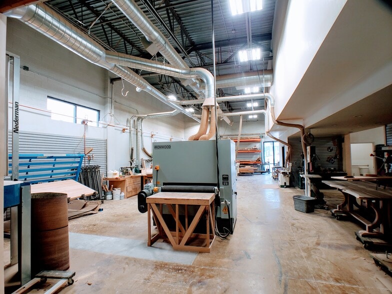 More Photos Of 215 N Redwood Rd, North Salt Lake Flex For Lease