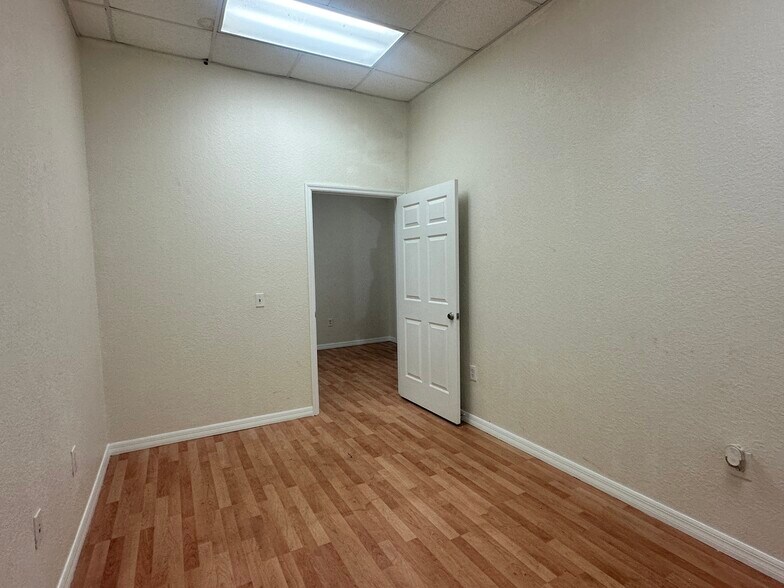 More Photos Of 3876 Bengert St, Orlando Warehouse For Lease