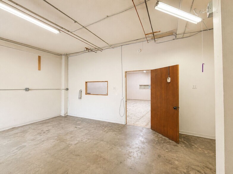 More Photos Of 1404-1406 Southfield Rd, Lincoln Park Office Residential For Lease