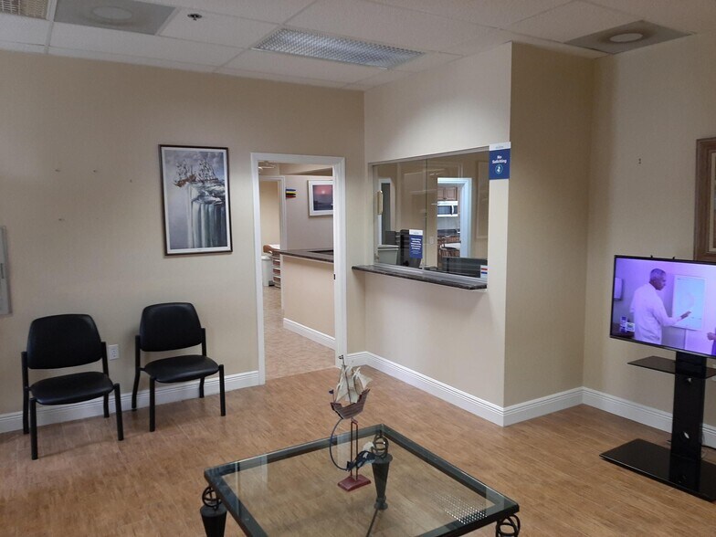 More Photos Of 681 Goodlette Rd N, Naples Medical For Sale