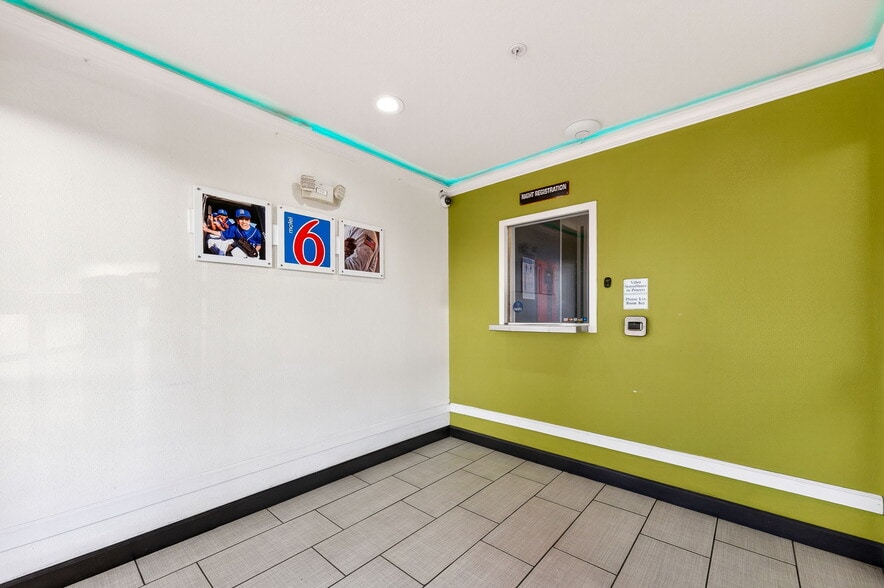 More Photos Of 1901 Broadcast St, Gastonia Hotel For Sale