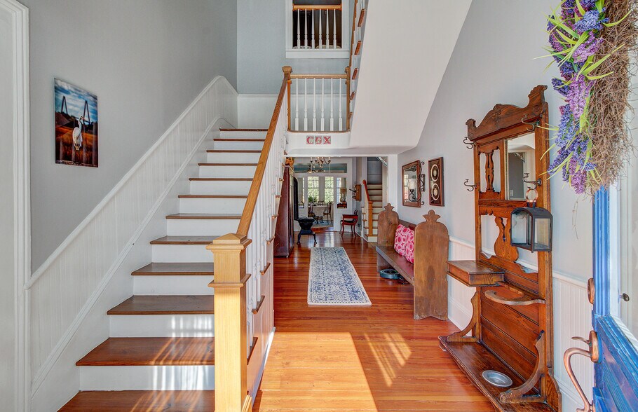 More Photos Of 112 S Magnolia St, Summerville Office Residential For Lease