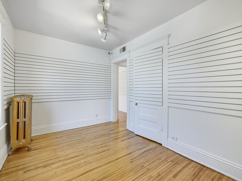 More Photos Of 1124 Grand Ave, Saint Paul Freestanding For Sale