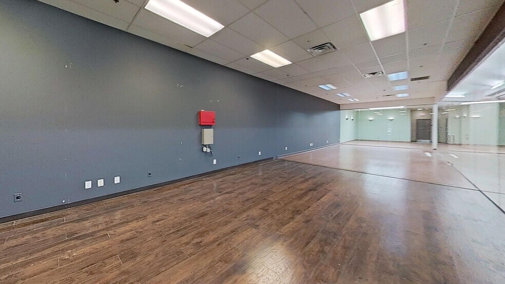 More Photos Of 2938 Biddle Ave, Wyandotte Storefront Retail Office For Lease