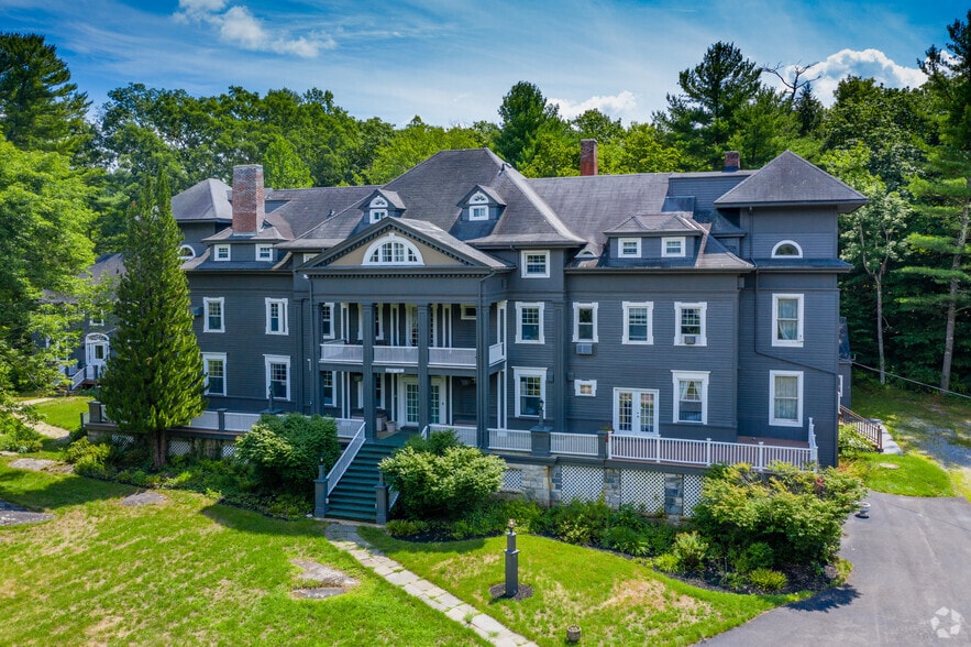 Primary Photo Of 104-106 Sharon Rd, Lakeville Hotel For Sale