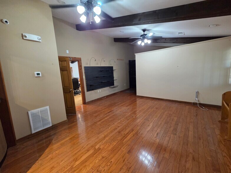 More Photos Of 352 Three Springs Rd, Bowling Green Office For Sale