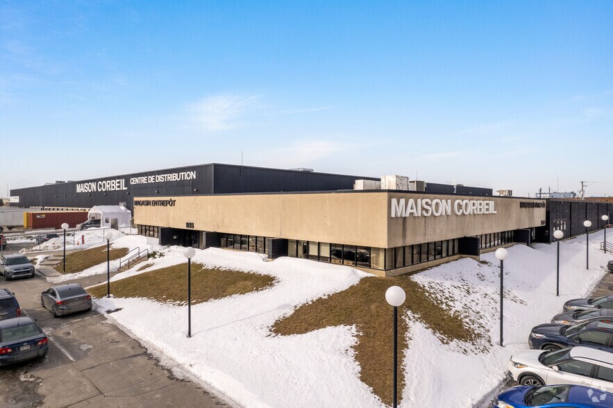More Photos Of 2750 Av Francis-Hughes, Laval Warehouse For Lease