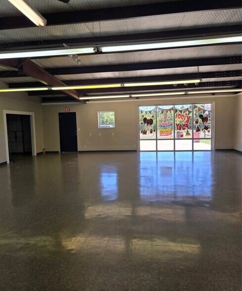 More Photos Of 6705 E US Highway 80, Longview Storefront For Lease