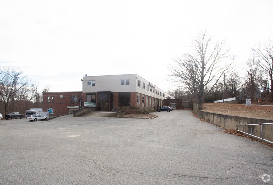 More Photos Of 550 Newtown Rd, Littleton Self Storage For Lease