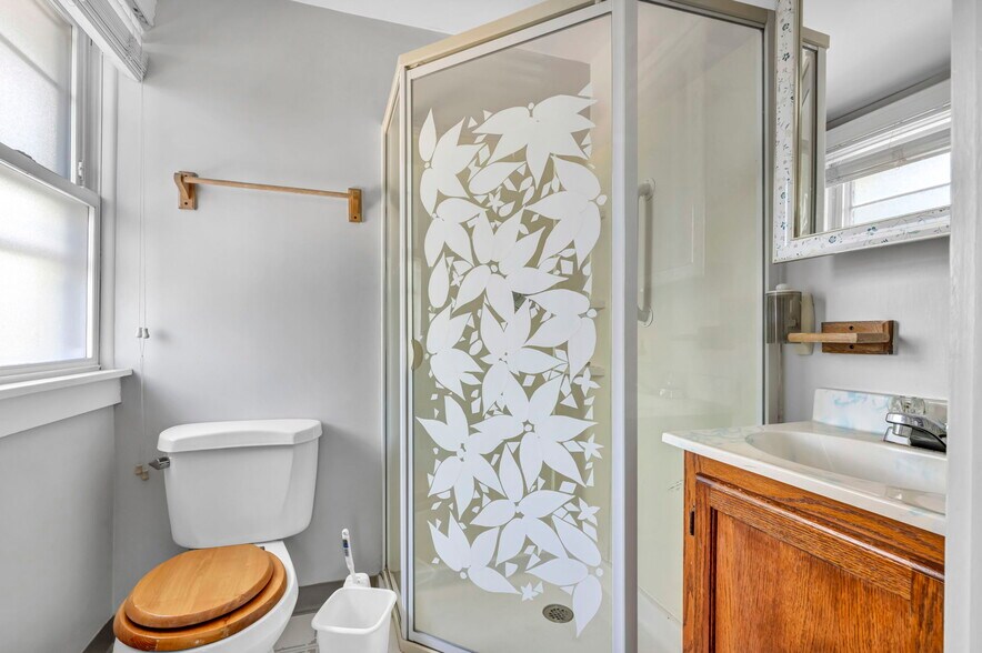 More Photos Of 881 E 222nd St, Euclid Office Residential For Sale