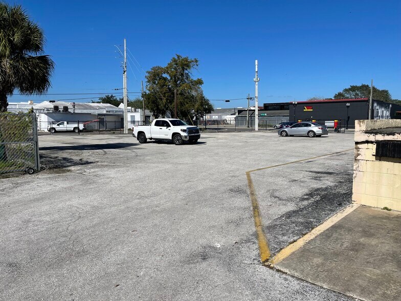 More Photos Of 1016 W Church St, Orlando Showroom For Lease