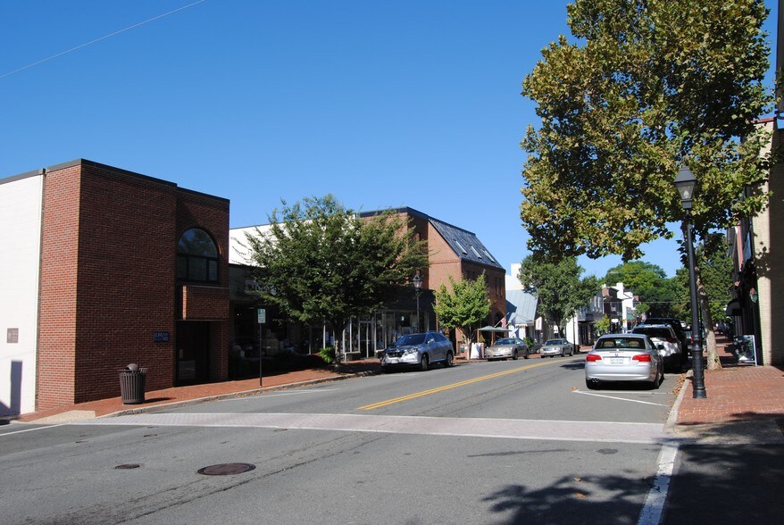 More Photos Of 82 Main St, Warrenton Office For Lease