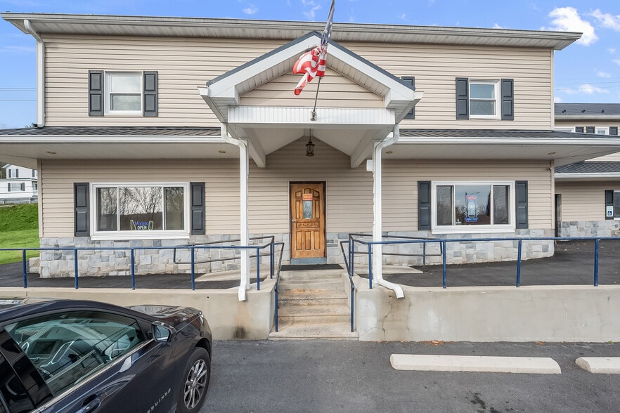 More Photos Of 200 E Main St, Hancock Restaurant For Sale