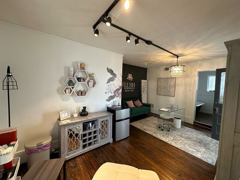 More Photos Of 7 N Main St, Salado Loft Creative Space For Lease