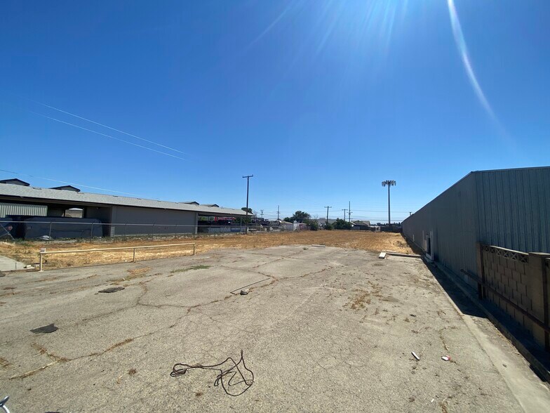 More Photos Of 1700 S K St, Tulare Storefront Retail Office For Lease