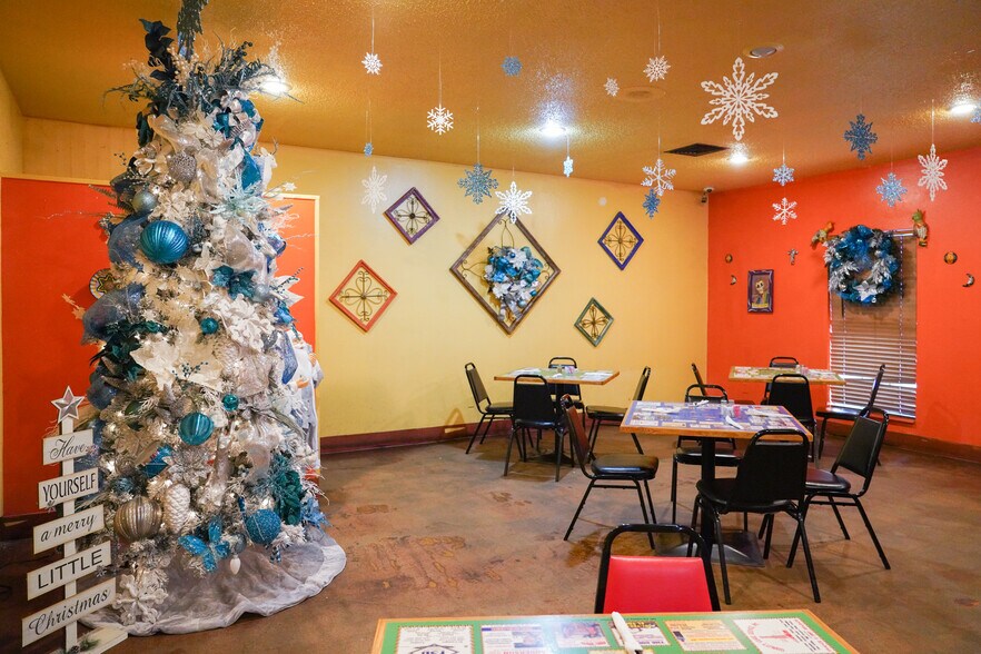 More Photos Of 1006 West Loop, El Campo Restaurant For Sale