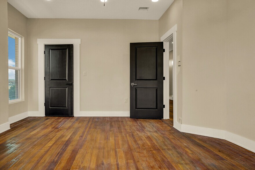 More Photos Of 1710 Montana Ave, El Paso Office For Sale