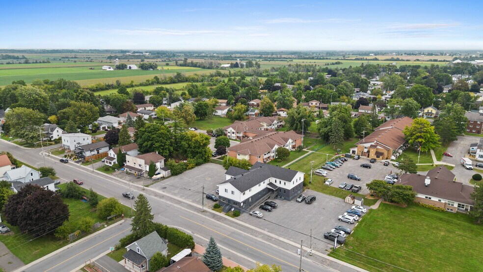 More Photos Of 457 Main St E, Winchester Medical For Sale