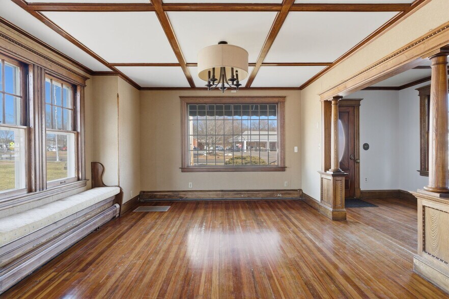 More Photos Of 194-196 New London Tpke, Glastonbury Office For Sale