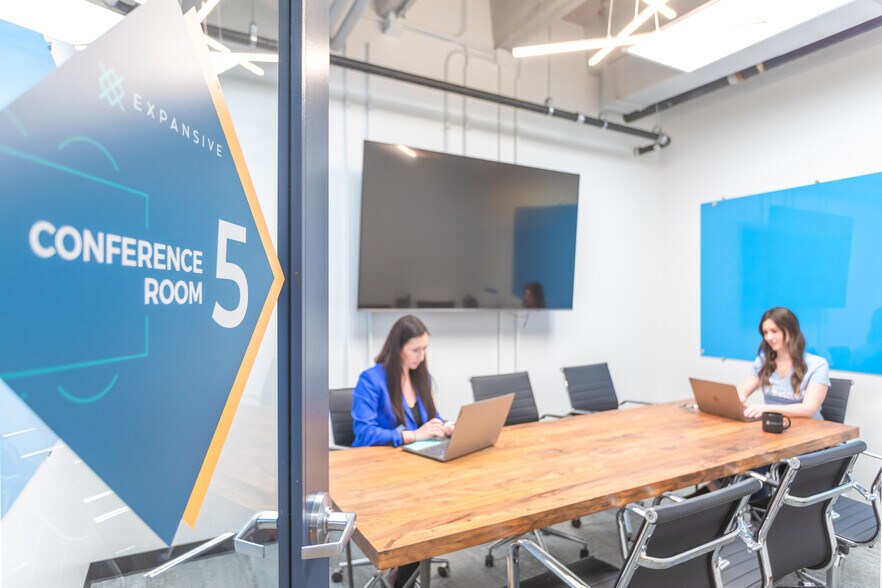 More Photos Of 501 Union St, Nashville Office For Lease