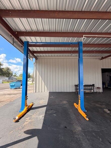 More Photos Of 5100 34th St N, Saint Petersburg Auto Repair For Sale