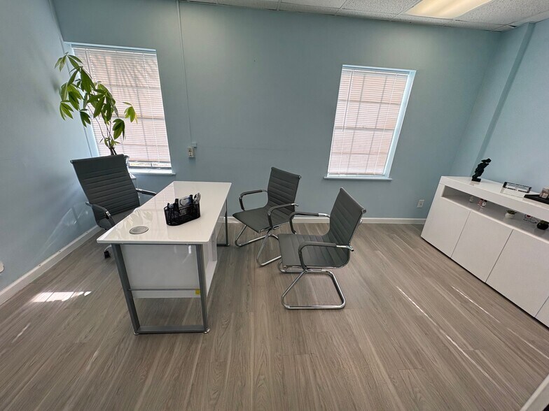 More Photos Of 6105 Memorial Hwy, Tampa Office For Lease