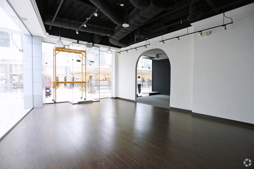 More Photos Of 3500 W 6th St, Los Angeles Unknown For Lease