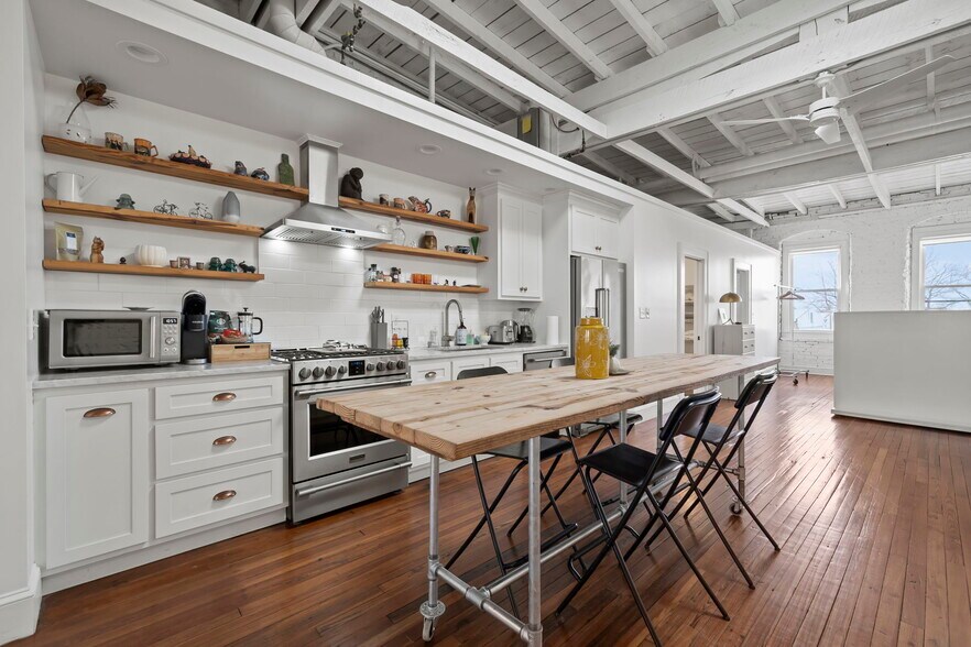 More Photos Of 127 Barnes St W, Wilson Storefront Retail Residential For Sale