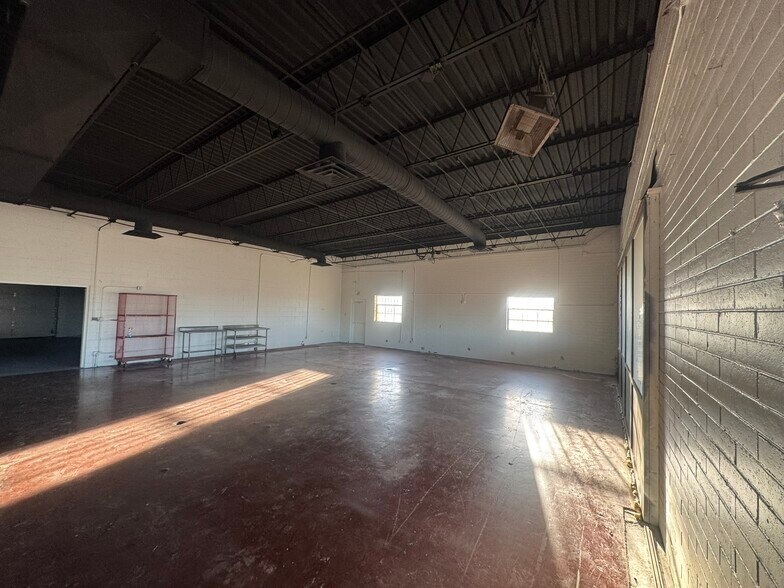 More Photos Of 13425 Snow Rd, Brook Park Freestanding For Lease