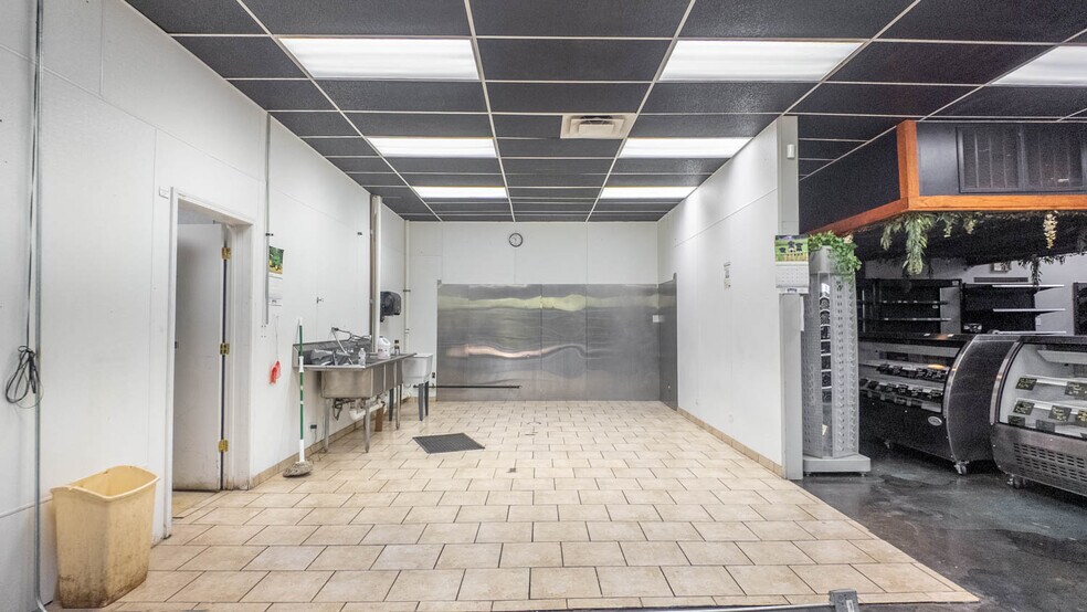 More Photos Of 746 US-63 Hwy, Mammoth Spring General Retail For Sale