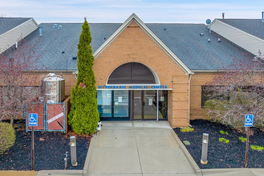 More Photos Of 42490 Garfield Rd, Clinton Township Medical For Lease