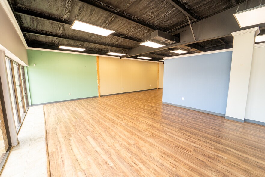 More Photos Of 6602 N Navarro St, Victoria General Retail For Sale