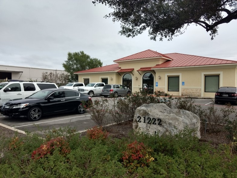 More Photos Of 21222 Gathering Oak, San Antonio Office For Lease