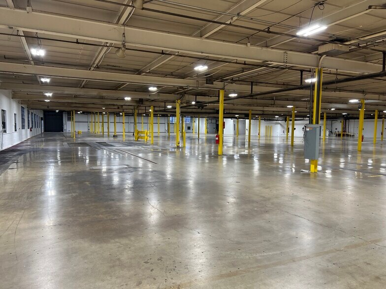 More Photos Of 5200-5230 W Roosevelt Rd, Chicago Warehouse For Lease