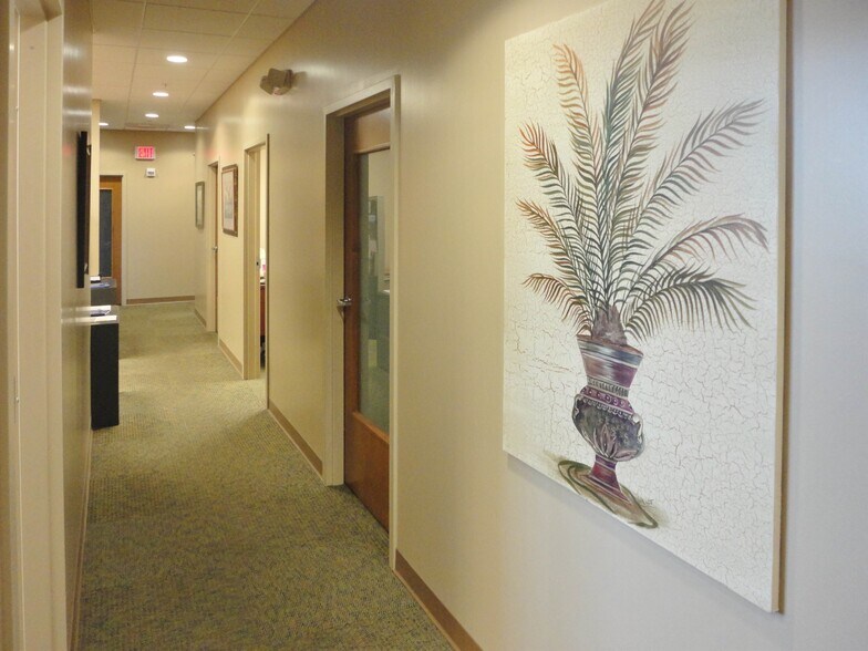 More Photos Of 20701 Bruce B Downs Blvd, Tampa Loft Creative Space For Lease