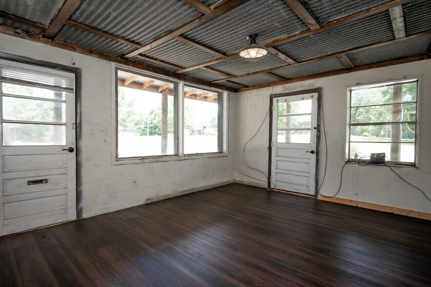 More Photos Of 577 Main st, Lexington Flex For Sale